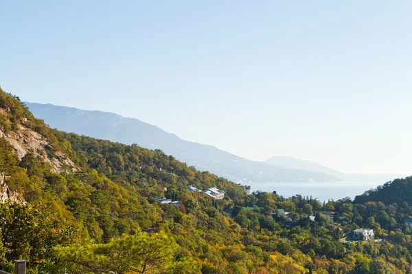 Costa Sur de Crimea y pendiente del monte khrestova — Foto de Stock