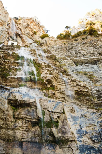 Водопад учан-су в Крымских горах осенью — стоковое фото