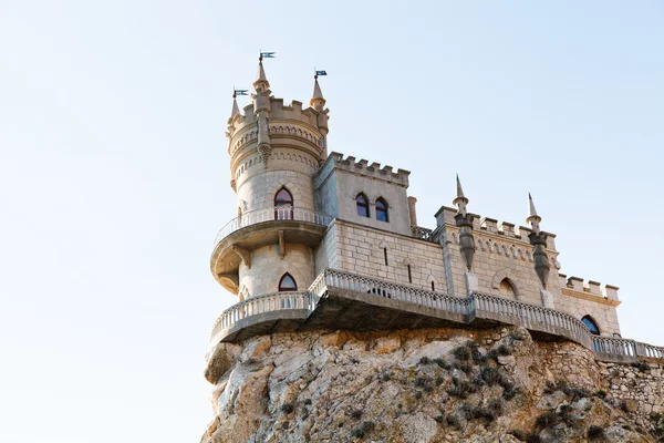 Castello del nido di rondine in cima alla scogliera Aurora, Crimea — Foto Stock