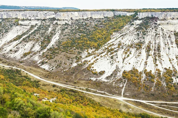 Gorge ashlama dere em montanhas da Crimeia no outono — Fotografia de Stock