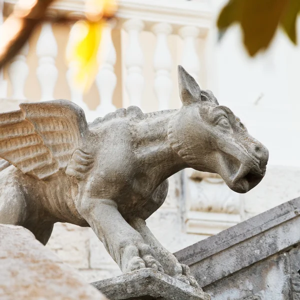 Chimera sculptuur van Livadia Palace — Stockfoto