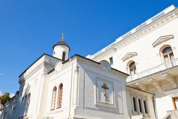 Krestovozdvizhenskaya kerk van Livadiya paleis — Stockfoto