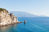 pohled na Parus (plachta) rocku, Ayu-dag pobřeží Krymu