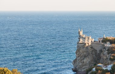 Kırlangıç yuva akşam kalede taşla Aurora