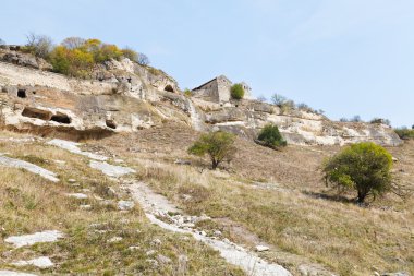 Duvarları ortaçağdan kalma şehir chufut-kale, Crimea