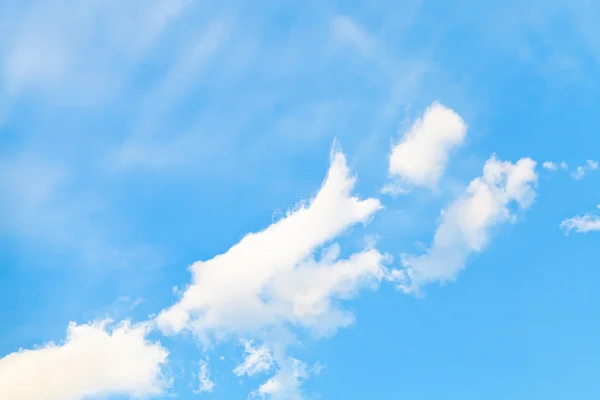 Small cumulus clouds in blue autumn sky — Stock Photo, Image