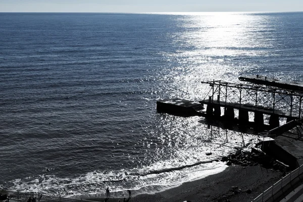 Beach and pier in Gaspra in morning, Crimea — Stock Photo, Image