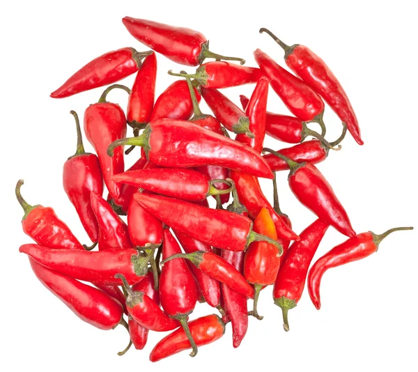 Kupie strąków czerwonej papryki chili na białym tle — Zdjęcie stockowe