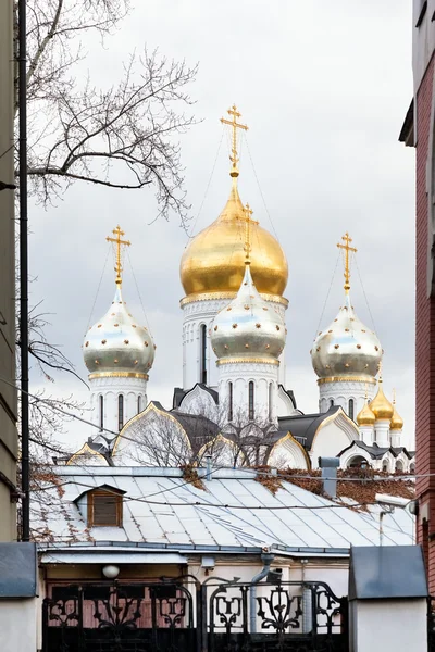 Kopuła Kościoła klasztoru Zachatyevsky w Moskwie — Zdjęcie stockowe