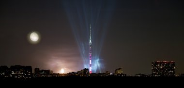 Moskova Panoraması ile Tv Kulesi ve dolunay