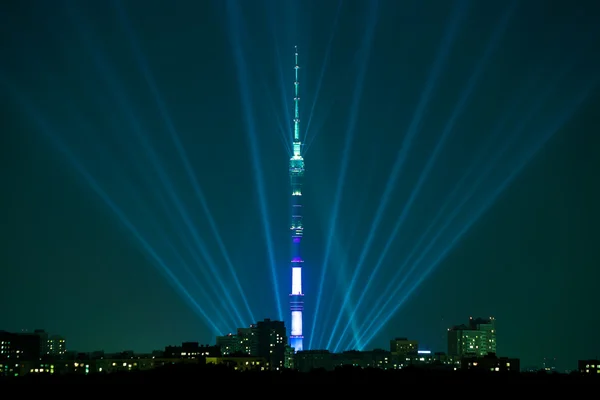 Nocne oświetlenie w Moskwie i wieża telewizyjna Ostankino — Zdjęcie stockowe