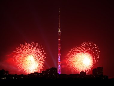 Kırmızı havai fişek Ostankino Tv Tower Moskova civarındaki oteller