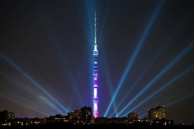 Gece aydınlatma Moskova ve Tv Kulesi