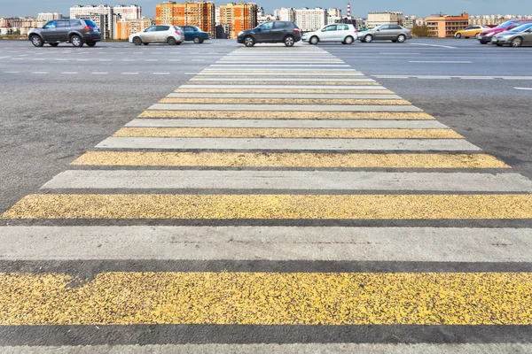 Pedestrian crossing on urban street — Stock Photo, Image