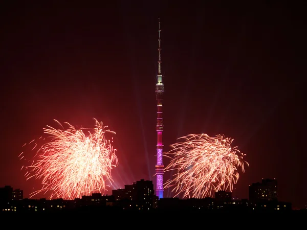 Mosca vista con torre TV e fuochi d'artificio rossi — Foto Stock