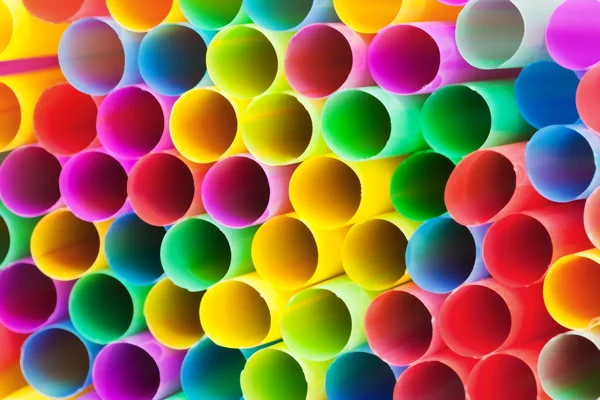 Cannucce da bere in plastica multicolore da vicino — Foto Stock