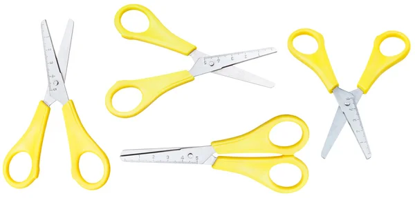 Набор открытых школьных ножниц с жёлтыми ручками — стоковое фото