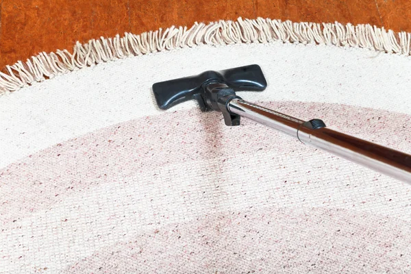 Carpet cleaning with hoover — Stock Photo, Image