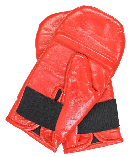 Обучение красные боксерские перчатки изолированы на белом — стоковое фото