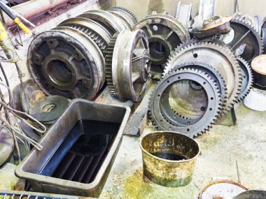 Gears'ın atölyesinde sökülüp Engine