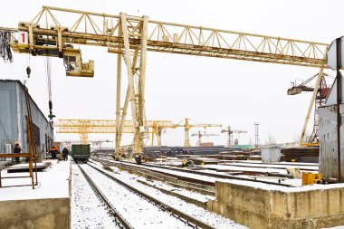 metal haddelerin tren vagonunda yükleme