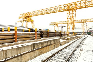 Açık depo demiryolu üzerinde genel gider Vinçler