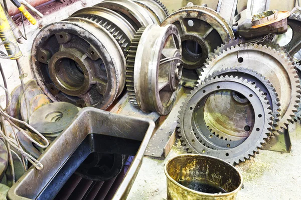 Gears of disassembled motor in mechanical turnery — Stock Photo, Image