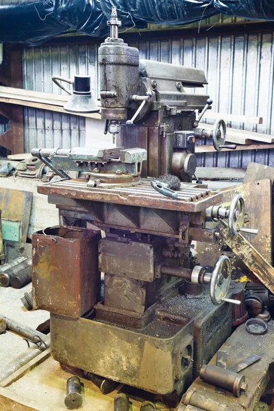 Old boring lathe with vice — Stock Photo, Image