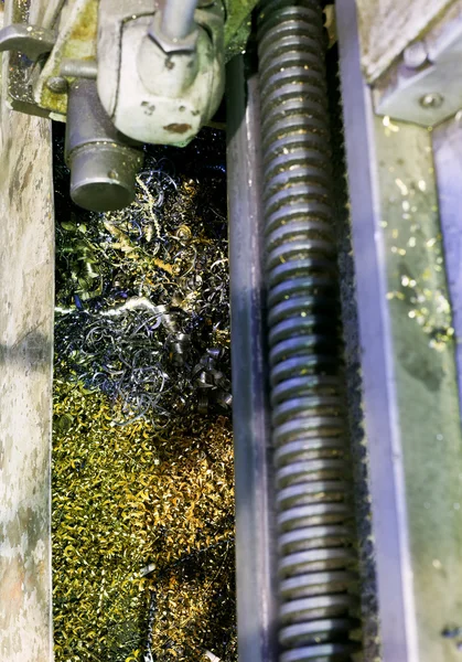 Metal turnings in sump of lathe machine — Stock Photo, Image