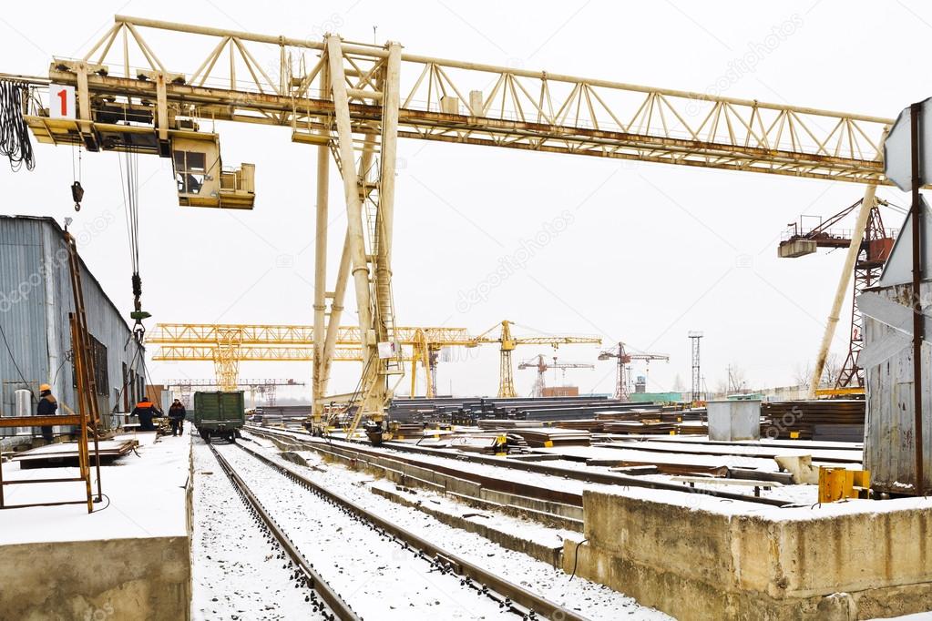 loading of metal rolling in railway carriage