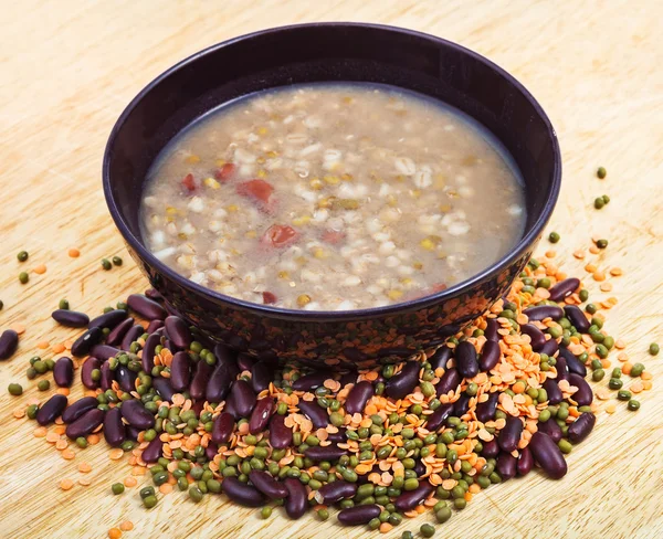 Mess of pottage in bowl and beans mixture on plate — Stock Photo, Image