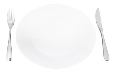 Boş beyaz porselen tabak çatal ve bıçak