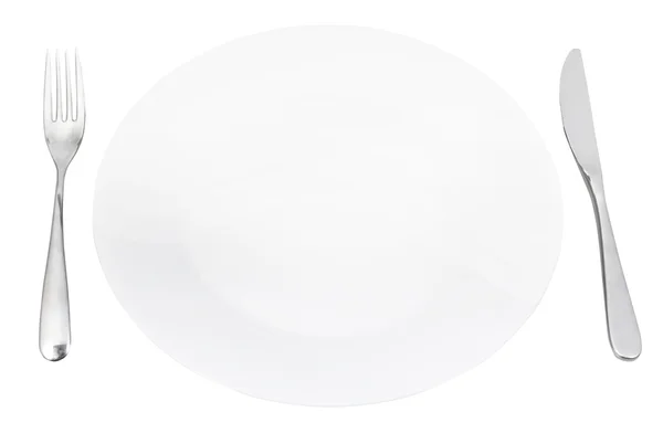 Tomma vita porslin tallrik med gaffel och kniv — Stockfoto