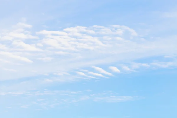 Cirrus white clouds in blue sky in winter — Stock Photo, Image