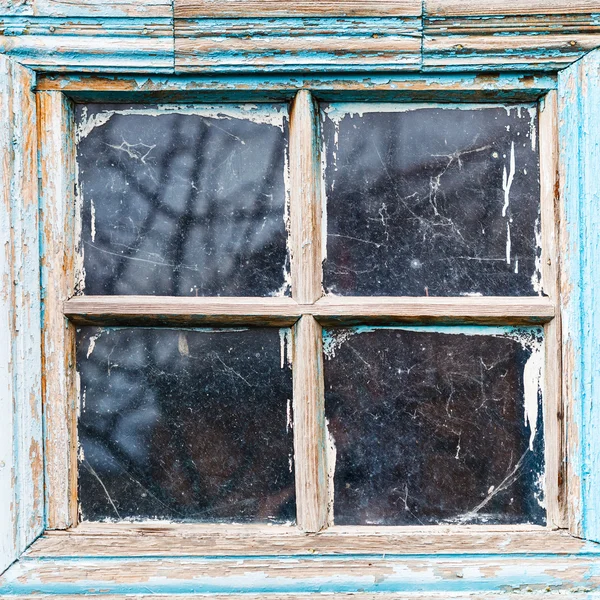 Vieux cadre de fenêtre en bois minable — Photo