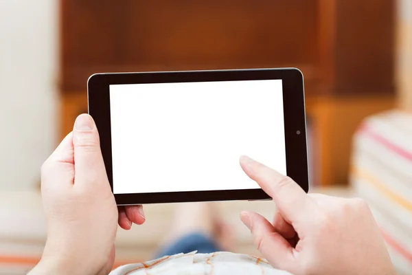 Man aan het werk met tablet pc met uitgesneden scherm — Stockfoto