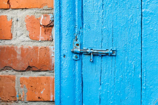 Closed catch on old blue painted door of shed — Stock Photo, Image