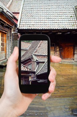 turist alarak fotoğraf Bergen, ahşap evler