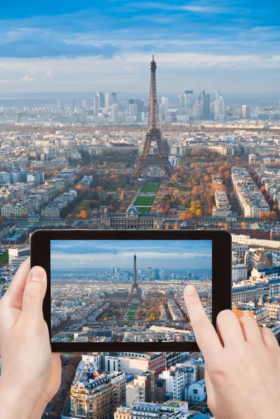 Фото Эйфелевой башни и Марсова поля в Париже — стоковое фото
