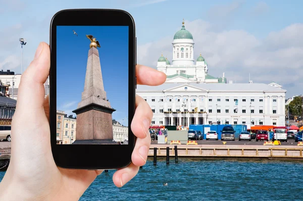 Tourist taking photo of Market Square in Helsinki — Stock Photo, Image