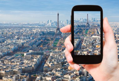 Paris manzarası Eyfel Kulesi ile fotoğraf çekme