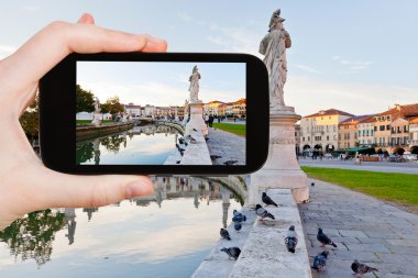Prato della Valle Padua yılında turist alarak fotoğraf
