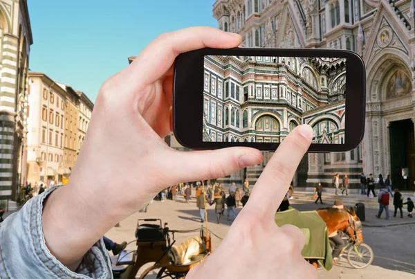 Toeristische nemen foto van de basiliek, Italië — Stockfoto