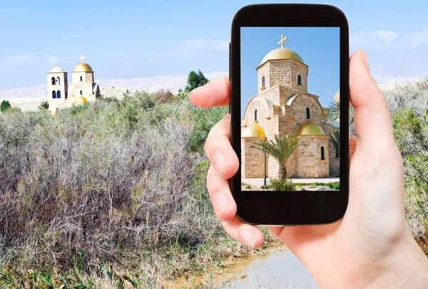 Turista tomando fotos del valle del río Jordán — Foto de Stock