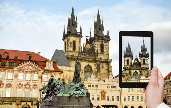 Tourist taking photo of Church in Prague — Stock Photo, Image