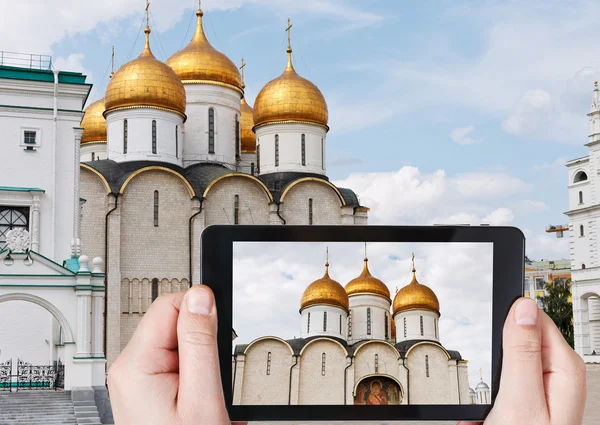 Tourist taking photo of Cathedral of the Dormition — Stock Photo, Image