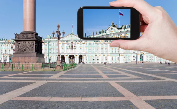 Foto av ryska staten flaggan på Palace Square — Stockfoto