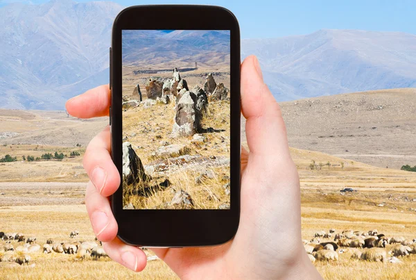 Tourist photographs menhirs Zorats Karer Armenia — Stock Photo, Image