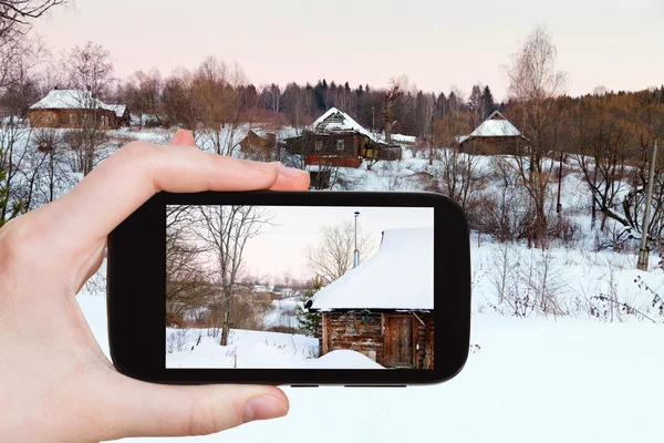 Turystyczny fotografie snowy domy drewniane — Zdjęcie stockowe