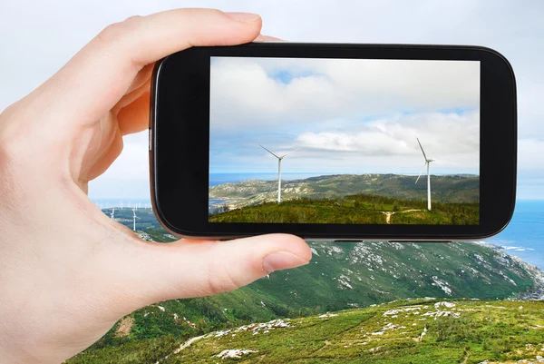 Tourist photographs of wind turbines in Galicia — Stock Photo, Image